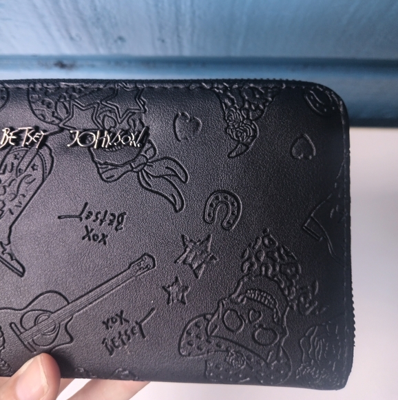 Betsey Johnson Black Embossed Travel Wallet - Picture 4 of 16